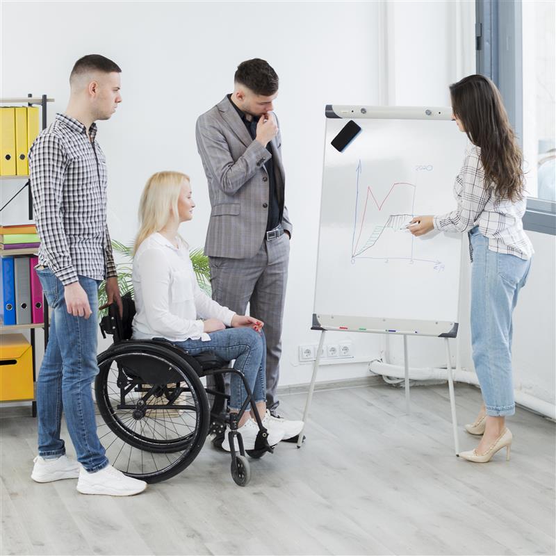 NDIS plan manager helping with budget and invoices